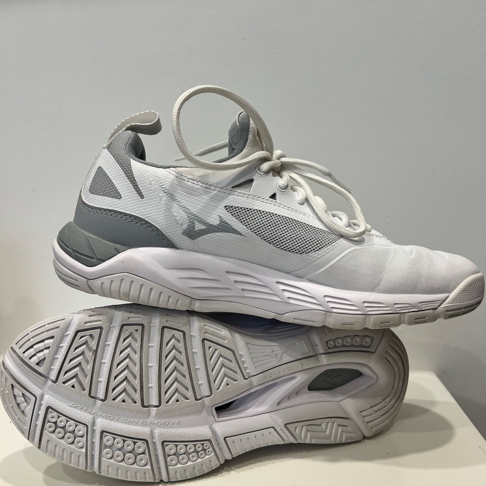 Mizuno White and Gray Athletic Shoes